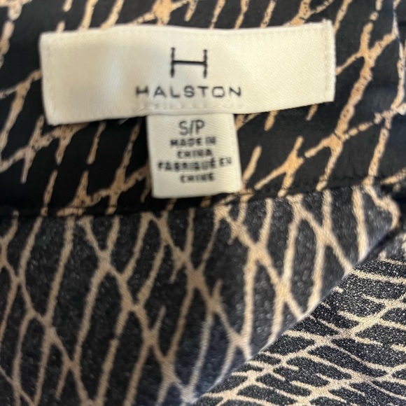 Halston small Silky Sleeveless top - Picture 2 of 4